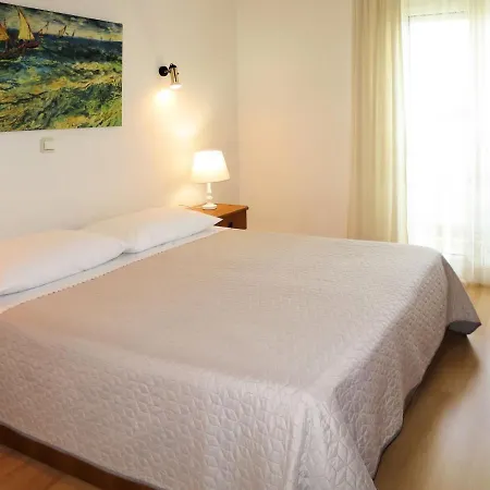 Adriana - Roj116 Apartamento *